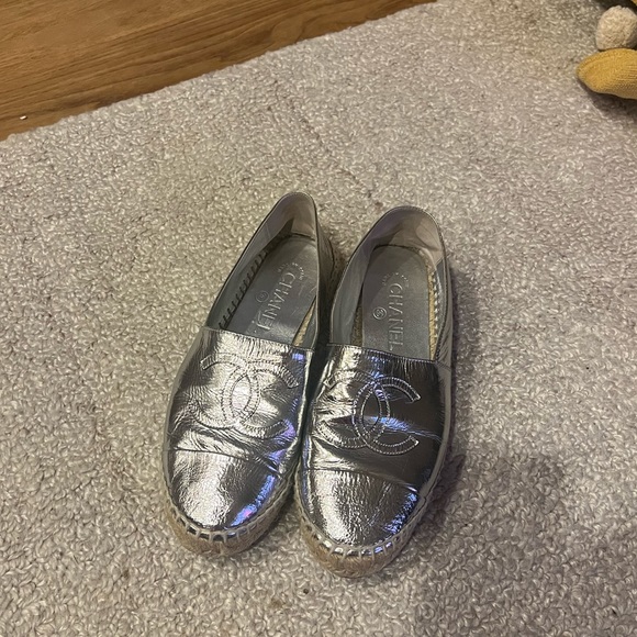 Authentic Chanel laminated CC espadrilles - Picture 2 of 8